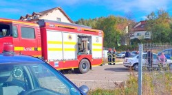 Deși fetița lor de 4 luni a rămas încuiată în mașină, părinții nu au permis pompierilor să forțeze ușa