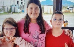Pierduți de bonă! Trei frați, cu vârste de 7, 9 și 11 ani, dați dispăruți. Copiii au fost dați în urmărire națională
