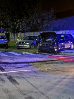 A creat haos în Checheci. Un tânăr drogat, a furat o mașină din Pecica, a fugit de polițiști și a accidentat 2 mașini