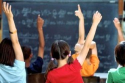 Prima plată a burselor școlare pentru primele 2 luni de cursuri ar trebui să ajungă la elevi pe 20 noiembrie