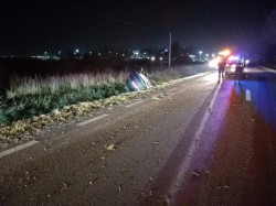 Un arădean beat s-a răsturnat azi noapte cu mașina în șanț la ieșirea din Horia spre Arad


