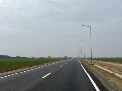 Șantierul Variantei de Ocolire Arad Est a depășit stadiul fizic de 87%. Pasajul peste calea ferată este realizat în procent de 95%, iar podul peste Mureș, de 93%