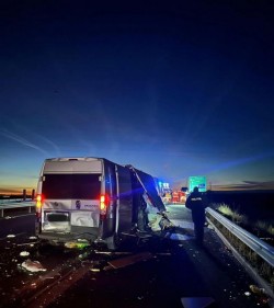 Accident pe autostrada A1, între Arad și Pecica, în care au fost implicate 2 microbuze de transport marfă