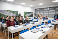 Laborator nou FORVIA HELLA pentru studenții de la Inginerie ai Universității Aurel Vlaicu