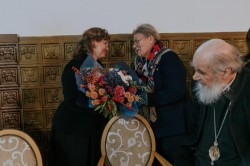 În cadrul „Săptămânii cărții” la UVVG, SL Simona Dumitra și-a lansat volumul „Gânduri și emoții despre Sfinții Doctori fără de arginți” 