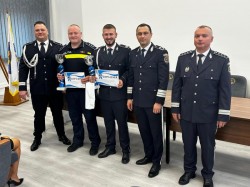 24 de polițiști arădeni au fost avansați cu prilejul Zilei Naționale a României