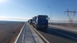 Podul de piatră nu s-a dărâmat! A venit convoiul și nu l-a luat! Noul pod peste Mureș de pe Varianta de Ocolire Arad Est, gata de a fi dat în folosință

