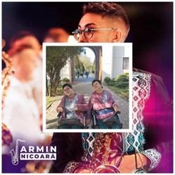 Două surori gemene din Horia care-și trăiesc copilăria în cărucior își dorec un cadou mai aparte de Crăciun! Visul fetelor este de-al îmbrățișa pe Armin Nicoară. Le va îndeplini oare dorința Moș Crăciun?