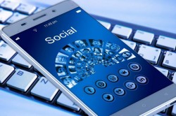 Viitorul rețelelor sociale: fără conturi false!