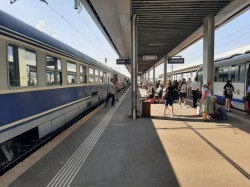 Biletele de tren s-au scumpit de azi, 15 decembrie, odată cu intrarea în vigoare a noului Mers al Trenurilor 2024 – 2025. Cât costă călătoriile