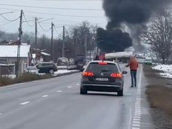 O familie a murit în urma unui tragic accident pe „șoseaua morții”! Fetiță de 4 ani împreună cu mama și tatăl ei decedați, după ce mașina în care se aflau a luat foc în urma unei coliziuni devastatoare cu o autocisternă