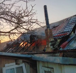 Incendiu la o casă din Luguzău lichidat de pompierii din Ineu
