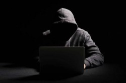 Tentative de fraudă prin telefon prin tehnica ”spoofing”. Infractorii pretind că sunt angajați ai băncilor

