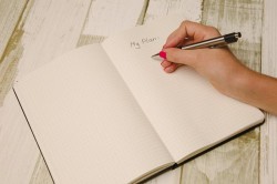Jos mâinile de pe tastatură. 23 ianuarie - Ziua Internațională a Scrisului de Mână