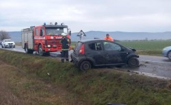 O mașină a aterizat în șanț pe deja celebrul drum Arad – Horia - Șiria
