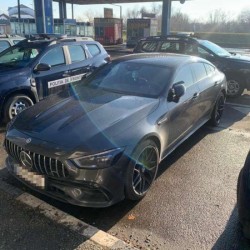 Bolid în valoare de 83.000 de euro căutat de autoritățile din Austria, depistat în trafic de polițiștii de frontieră pe autostrada A1. Mașina era condusă de un sirian care deținea un permis de conducere fals