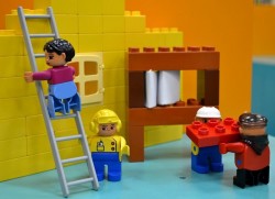 28 ianuarie - Ziua Internațională LEGO. Prima piesă originală LEGO a fost realizată de un tâmplar danez și brevetată în 1958