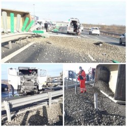 Accident cu victimă pe autostrada A1. Un camion s-a răsturnat, iar șoferul acestuia a ajuns la spital