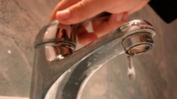 Lucrările de montare a contoarelor ultrasonice lasă mai multe străzi din municipiu fără apă în cursul zilei de luni