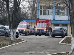 Plan roșu de intervenție la liceu. 18 elevi au fost duși la spital după ce un coleg a folosit spray cu piper