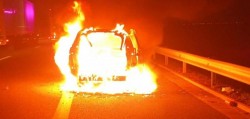 Accident în lanț după ce o mașină a lust foc pe autostrada A1 Arad - Deva