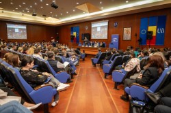 Studenții Universității „Aurel Vlaicu” din Arad, implicați în  dezbaterea pe tema dezinformării 