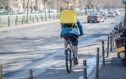 Prejudiciu de 10,18 milioane lei cauzat bugetului de stat de trei societăți food-delivery