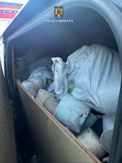 Autoturism cu 800 de kilograme deșeuri periculoase, depistat pe autostrada A1
