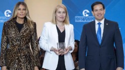Melania Trump a premiat-o pe românca Georgiana Pascu, cea care a descoperit azilele groazei din Voluntari și Târgu Mureș

