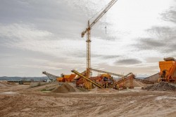 În timp ce multe balastiere din Arad ”lucrează” fără ca nimeni să le deranjeze, ANAF descoperă o fraudă de 3 milioane de lei la o balastieră din nordul țării

