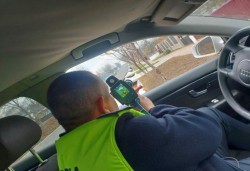 Șofer austriac cu permisul suspendat, prins de polițiști cu viteză de 155km/h în apropiere de Zimandcuz. A fost reținut pentru infracțiuni la regimul circulației