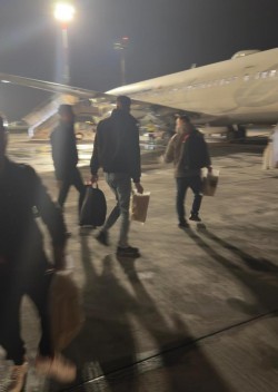 Zece străini îndepărtați sub escortă din România de către polițiștii de imigrări din Arad, după ce au încălcat regimul legal de ședere