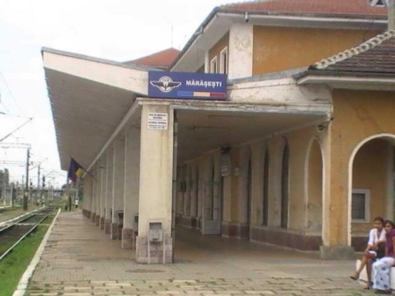 Accident feroviar soldat cu 6 răniți. Tamponare între o locomotivă și un tren în gară la Mărășești