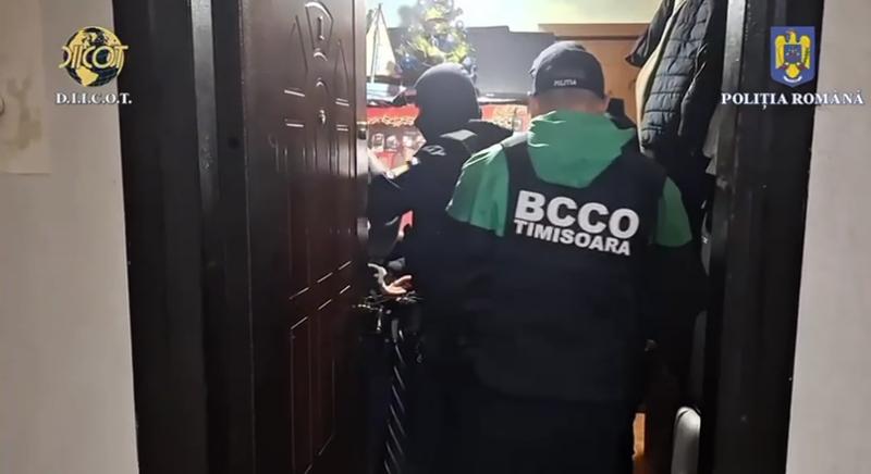 Percheziții domiciliare la 22 de adrese din județul Arad ale mai multor suspecți de trafic de droguri. Șapte persoane au fost reținute
