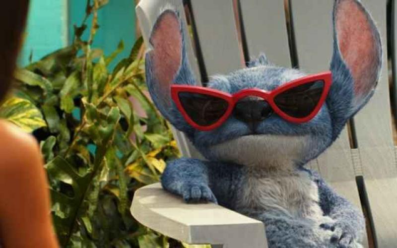 Ethan fuge, fuge, fuge, dar Stitch tot îl ajunge. Lilo & Stitch are un debut global impresionant, de 3,5 mai mare decât bugetul