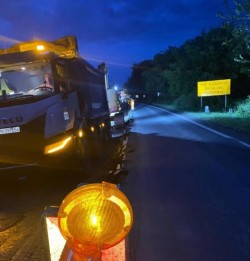 O nouă cărămidă adăugată la calvarul șoferilor care tranzitează pe ciotul lipsă al autostrăzii A1, de la Coșava – Margina. Care sunt rutele ocolitoare

