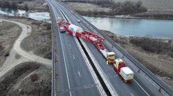 Atenție șoferi! Al 6-lea și ultimul convoi agabaritic pornește din Nădlac spre Termocentrala Mintia. Masa totală a transportului este echivalentul a peste 500 de autoturisme

