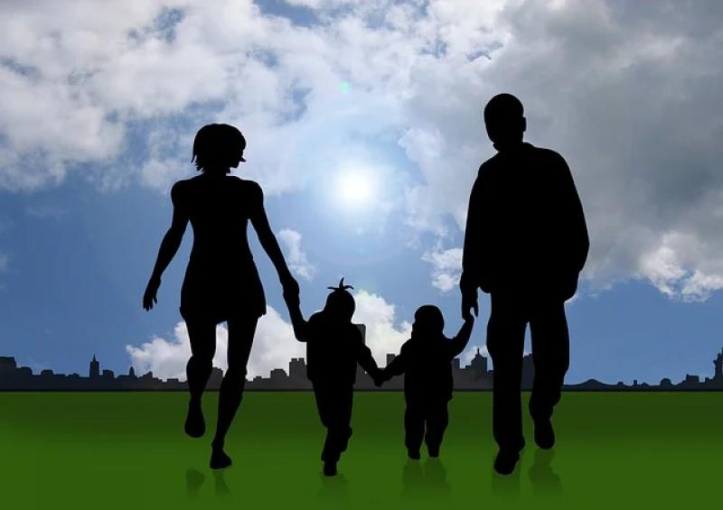 2 iunie - Ziua Națională a Adopției. În România, persoanele care adoptă un copil beneficiază de concediu de acomodare de doi ani