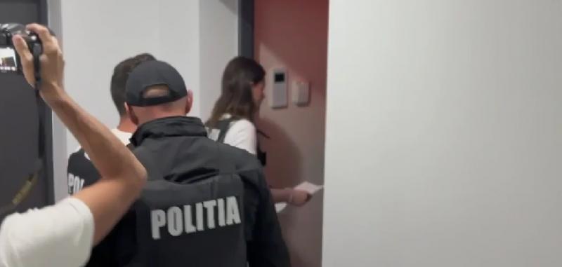 Comercianții de bunuri contrafăcute în vizorul polițiștilor în cadrul operațiunii Jupiter. Șase percheziții domiciliare în Arad
