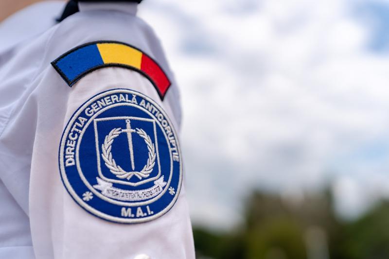 Agent de poliție de la Postul de Poliție Păuliș suspect de luare și dare de mită, abuz în serviciu! Polițistul sub control judiciar pentru 60 de zile. Punctul de vedere al IPJ Arad

