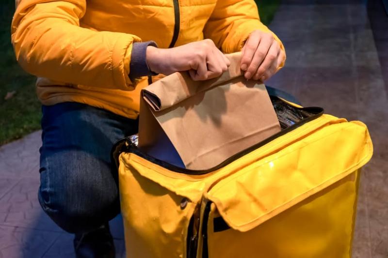 Prejudicii de peste 4,9 milioane de lei descoperite de inspectorii DGAF la două firme din domeniul food-delivery