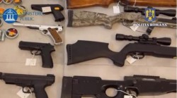 Arsenal de arme și muniție descoperit de polițiștii arădeni în urma unor percheziții în cadrul acțiunii „Jupiter”