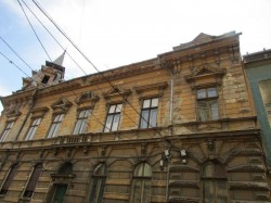 Peste 900 de imobile degradate și neîngrijite propuse pentru supraimpozitare în primele 5 luni ale anului 2025 în municipiul Arad

