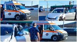 Ambulanță în misiune implicată într-un accident pe Calea Aurel Vlaicu, colț cu strada 6 Vânători
