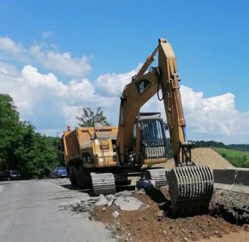 Trafic dirijat timp de 2 săptămâni pe DN 79 între Vârfurile și Avram Iancu