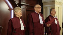 Sfidare maximă! Peste 35.000 de euro ”primă de pensionare”. Marian Enache, Livia Stanciu și Attila Varga sunt cei 3 judecători CCR care pleacă acasă cu buzunarele doldora de bani publici