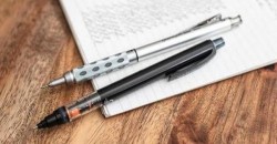 Luați degetele de pe tastatură! 5 iulie - Ziua Creionului Mecanic

