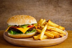 21 iulie - Ziua Internațională Junk Food