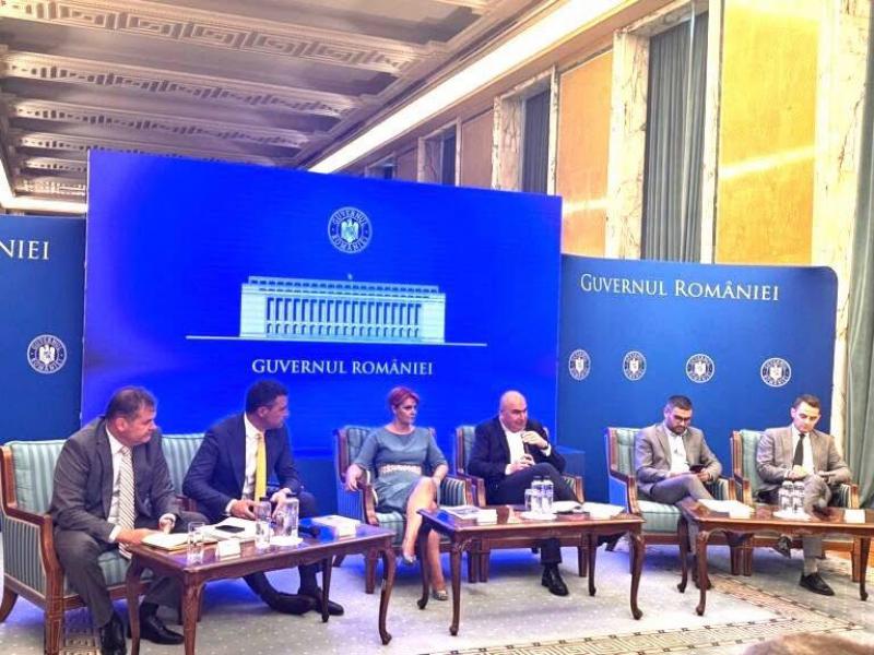 Guvernul Bolojan vrea creșterea taxelor locale cu 70%. Ce au discutat primarii cu Ilie Bolojan
