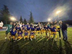 Reprezentanta Rpmâniei, Universitatea de Vest din Timișoara, campioană europeană universitară la fotbal. Universitatea Granada din Spania, învinsa din finală


